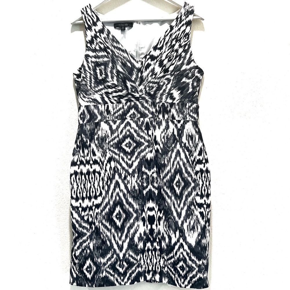 Lafayette 148 New York White Black Geo Tribal Viscose V Neck Sleeveless Shift